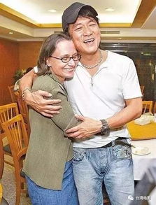 她是天王嫂,如今滿頭白發,天王卻仍陪伴如初