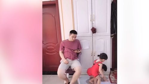 果然爸爸看孩子,只要活著就好,看完感覺都不是親的