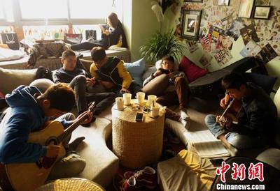 重慶白領約上“床吧” 慢生活成潮流(圖)